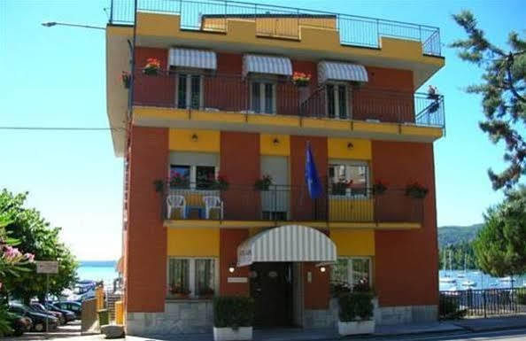 Hotel Capri Lesa Exterior photo